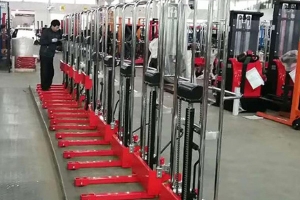 電動(dòng)堆高車