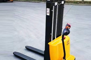 電動(dòng)堆高車