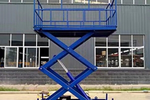 固定剪叉升降機是用途廣泛的高空作業(yè)專用設(shè)備。